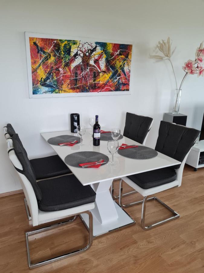 Prostorny 3 Pokojovy Apartman S Dvema Terasami Prag Exterior foto