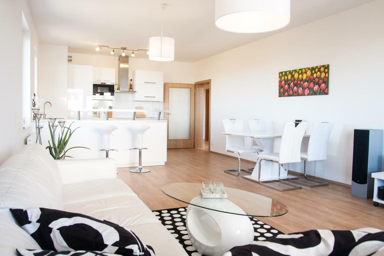 Prostorny 3 Pokojovy Apartman S Dvema Terasami Prag Exterior foto
