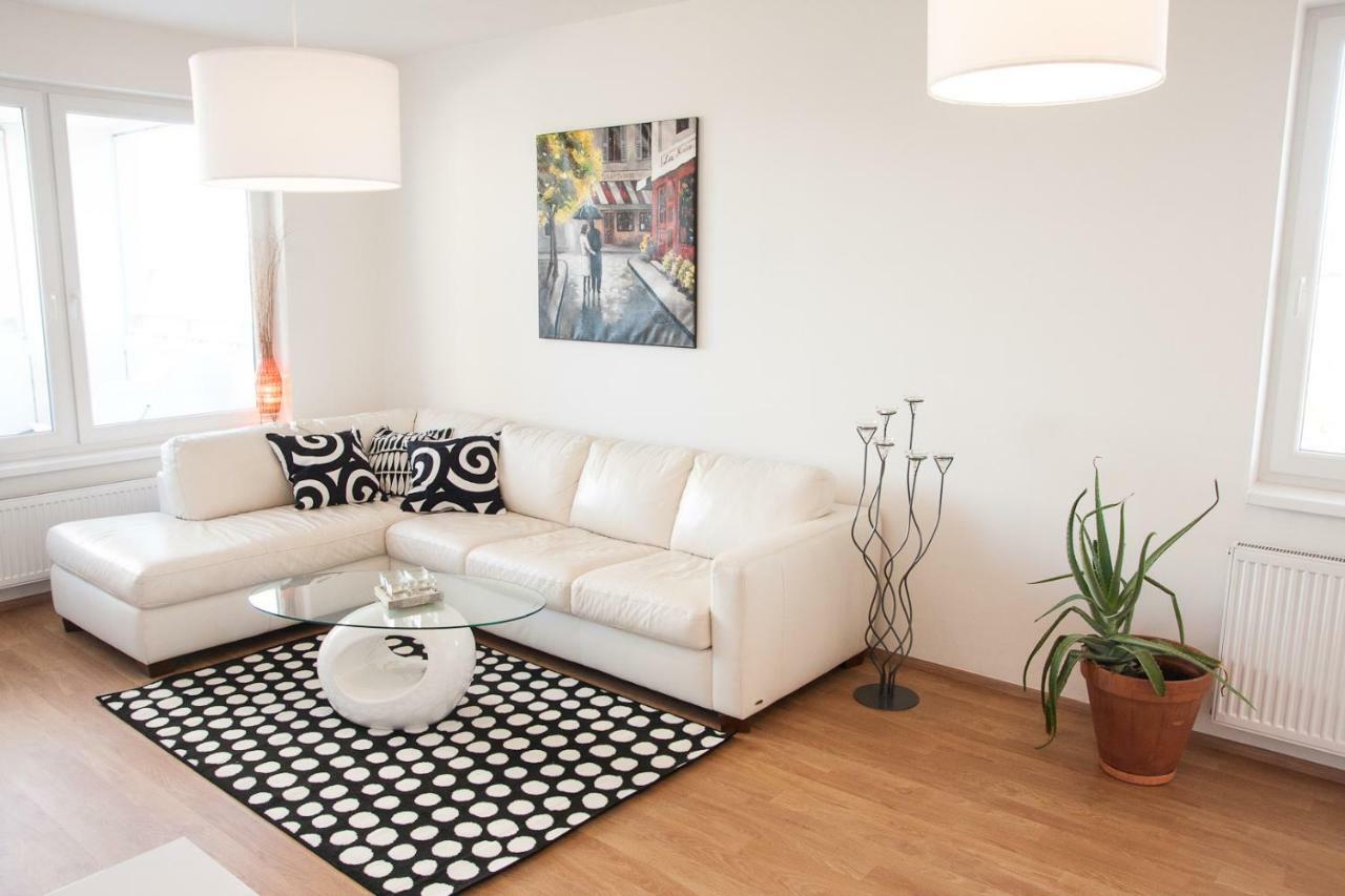 Prostorny 3 Pokojovy Apartman S Dvema Terasami Prag Exterior foto
