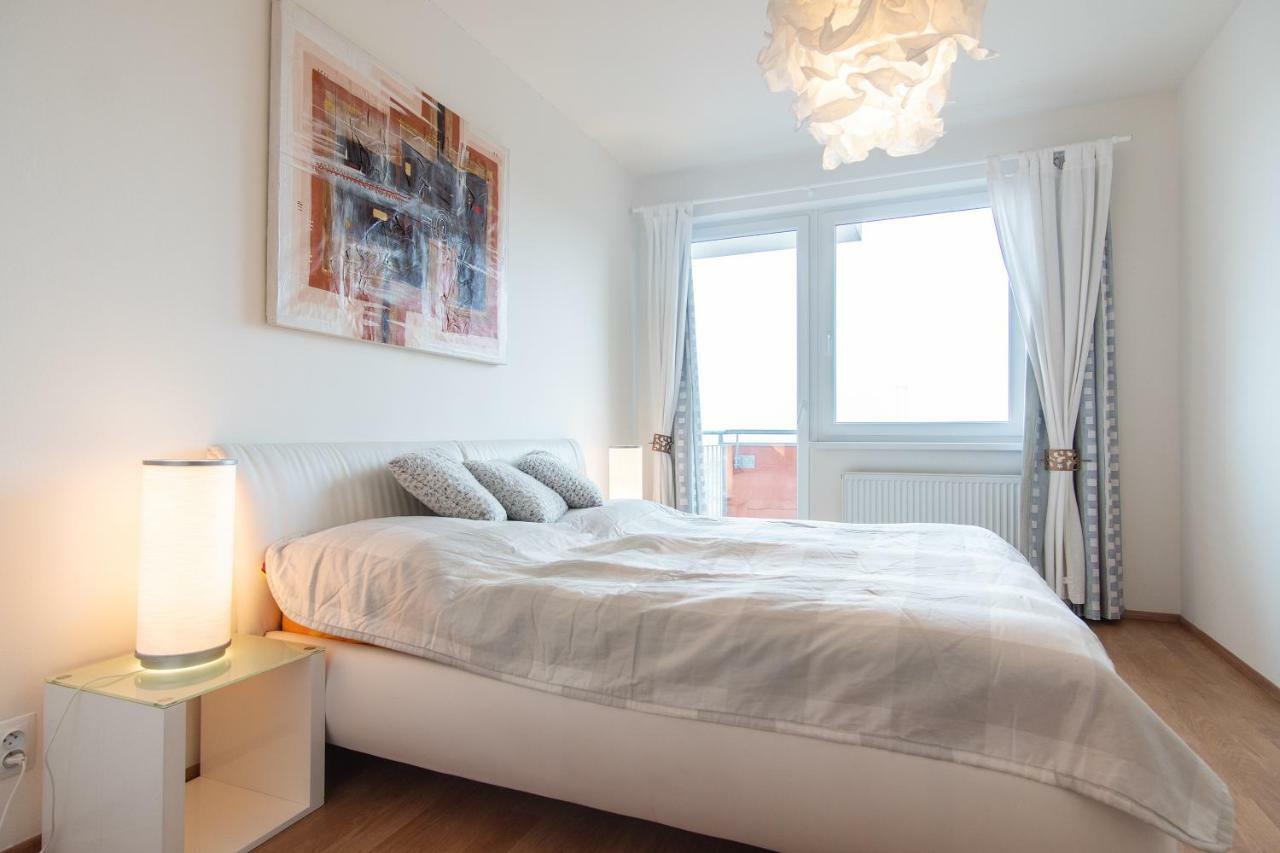 Prostorny 3 Pokojovy Apartman S Dvema Terasami Prag Exterior foto